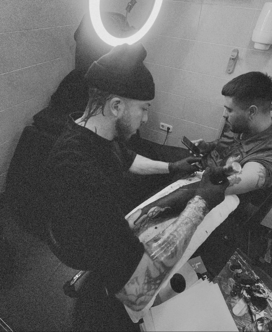 Marcos Machado trabajando en Esa Piel Pide Tinta